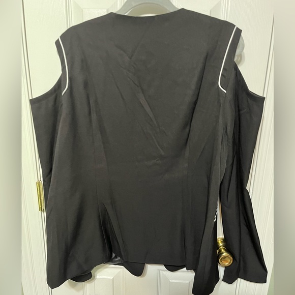 3X cold shoulder black with white trip blazer with a single button - Picture 5 of 5